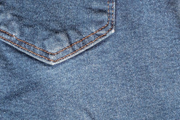 Quels conseils pour choisir une veste en jean brodée pour une sortie décontractée?